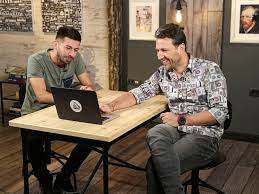 Vizionati serialul romanesc apropo tv sezonul 30 episodul 14 online hd gratuit integral si fara intrerupere filme romanesti. Andi Moisescu Revine Cu Apropo Tv Emisiunea SÄrbÄtoreÈte 15 Ani Èi 30 De Sezoane Tvmania Ro