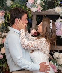 Bindi's enlisted her brother robert for a very special role in her upcoming nuptials. Bindi Irwin And Chandler Powell Had To Make Changes To Their Wedding Ceremony At The Last Minute