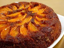 Prajitura cu mere este un desert aromat si pufos ce se prepara rapid si simplu, din ingrediente putine, ieftine, la indemana tuturor. Tarta Rasturnata Cu Mere