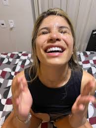 Rakel Silva novinha de 18 anos masturbando sua buceta rosa - Porno Carioca