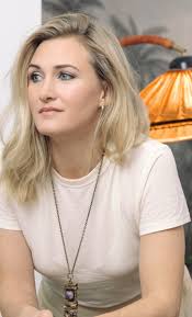 Sissela benn skådespelerskan skålar för tur i kärlek: