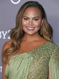 Chrissy teigen's short haircuts and hairstyles. Chrissy Teigen Debuts Lob Haircut Best Celebrity Lob Haircuts Instyle