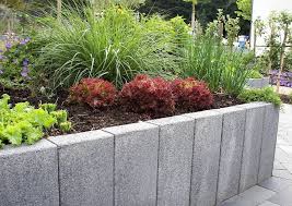 Hochbeet Zum Gemuseanbau Haltbare Betonpalisaden Gemuseanbau Garten Krautergarten Anlegen
