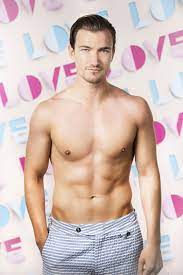 It didn't take long for love island newbie brett to catch the attention of one of the girls in the villa — and just in time ahead of a dumping. Iaezpgpownfaom