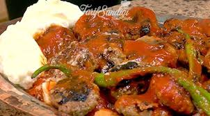 Malzemeler 600 Gram Dana Kiyma 2 Dilim Islatilmis Bayat Ekmek 1 Yumurta Tuz Karabiber Kimyon Uzeri Icin 100 Gram Tereyagi Domates Yemek Tarifleri Yemek Kofte