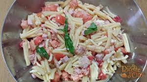 Ricette di pasta fredda con verdure, per un piatto sano e gustoso da preparare anche in anticipo con gli ingredienti giusti. Insalata Di Pasta Di Ricette D Oro Ricette Pasta Fredda