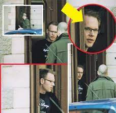Nyhlén rycker en jacka när han är ute av en kille han är ytligt bekant med. Nojesguiden Forfoljer Daniel Nyhlen Nojesguiden
