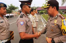 Setelah lulus pangkat yang didapatkan adalah inspektur polisi dua (ipda) yang merupakan pangkat terendah dari golongan ini. 22 Urutan Pangkat Polisi Dari Terkecil Sampai Terbesar Lengkap