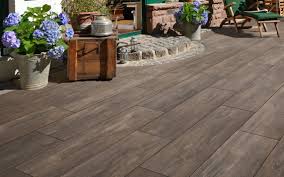 Beton Keramik Verbundplatte Von Kann Fur Dauerhafte Holzoptik Auf Terrassen In 2020 Terassenplatten Fliesen Terrasse Aussenfliesen