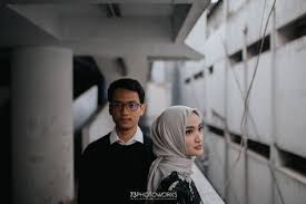 Entdecke rezepte, einrichtungsideen, stilinterpretationen und andere ideen zum ausprobieren. 49 Ide Prewedding Hijab Di 2021 Fotografi Pengantin Pose Perkawinan Foto Perkawinan