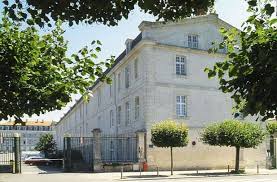 Casernes De La Porte Dauphine Actuellement Cite Administrative