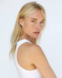 Brooke Perry's Instagram, Twitter & Facebook