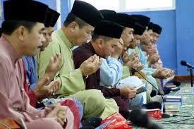 Adat resam kahwin melayu merupakan antara adat resam yang paling penting dan dipegang teguh oleh kebanyakan orang melayu, baik di kawasan luar bandar mahupun di bandar. Antara Adat Melayu Yang Bertentangan Dengan Islam Namun Masih Diteruskan Hingga Kini