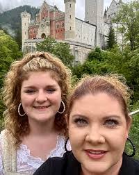 Kara Andrews's Instagram, Twitter & Facebook