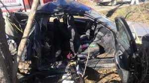 În ciuda manevrelor de resuscitare, nimeni nu a mai putut fi salvat. Accident Groaznic In Sibiu Dupa Ce Un Autoturism A Intrat Intr Un Copac Trei Persoane Sunt Ranite Mobile