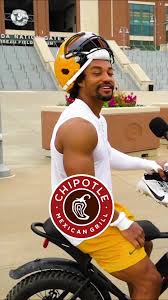 What is better Chipotle or QDoba? (GREEN BAY PACKERS EDTION, ON YOUTUBE❗️)  🟡🟢 #gopackgo #lambeaufield #chipotle #qdoba #igotaquestion #wyattg  #interview #fyp #foryourpage