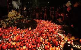 Luna aceasta, balantele sunt rasfatatele. 30 Octombrie 2015 Ziua NeagrÄƒ Din Istoria Romaniei Au Trecut 4 Ani De La Colectiv Degeaba