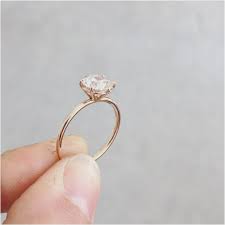 Simple And Elegant Engagement Ring That Perfect In Your Finger Https Bridalore Com 2017 04 Simple Engagement Rings Engagement Rings Wedding Rings Engagement