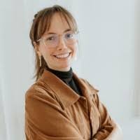 Julie Maier's Instagram, Twitter & Facebook