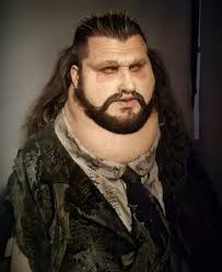 5 feet women be like i like tall men...