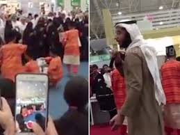 Lelaki Arab Yang Buat Kecoh Semasa Persembahan Zapin Di Riyadh International Book Fair Ditahan Riyadh Malaysia Countries Around The World Around The Worlds