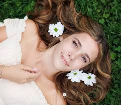 Lori Isler's Instagram, Twitter & Facebook