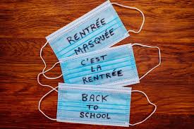 Après un avis favorable de la haute autorité de santé, le gouvernement a finalement décidé de retirer l'obligation des masques dans les cours d'école à partir de jeudi. L Ecole A L Heure Du Masque