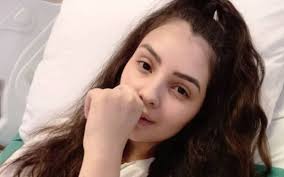 Ela, que estava internada no hospital universitário clementino fraga filho. Internada Atriz Mabel Calzolari Mostra Cicatriz Nas Costas Apos Nove Cirurgias Noticias Da Tv