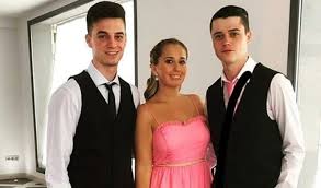 Saltó a la fama con su. La Foto De Andrea Janeiro En La Boda De Su Madre Belen Esteban Que No Sale En Hola Voz Libre