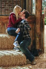Anna faris says she kept her relationship issues with chris pratt to herself, instead of talking about them with friends. Chris Pratt And Anna Faris Kiss During Their Scenes On Mom And It S Adorable Glamour