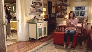 Gilmore Girls A Year In The Life Rory S Bedroom Gilmore Girls House Gilmore Girls Decor Gilmore Girls