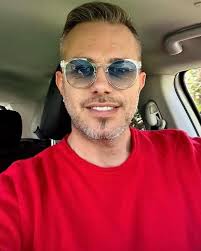 Hey everybody, my name is Brian. I was born and raised here in San Diego. I  often visit Newport as well! I have an apeitite for spontantity and  adventure. Ig @iamyoungaesthetic, let's