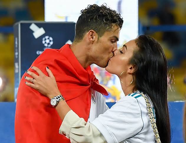 Cristiano Ronaldo: Superstar and partner Georgina Rodriguez are expecting twins | CNN