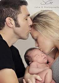 Pin By Meredith Landis On Baby Pic Ideas Newborn Family Photos Cute Family Family Photos