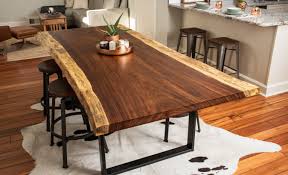 Aussi à effet vieilli, blanchi, brossé, décapé, brûlé. Avzi Leiman Wood Design