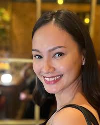 My smile when I've just had extremely good lunch 🤗 No kidding, this  portrait was taken after I've eaten at @robs.ribsoystersbourbon, and not  before, so that's really my happy tummy smile! Which