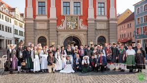 Brautkleider brautmode brauthaus nähe mannheim hochzeitshaus 2021 kollektion türkische hochzeit www.tolcu.com bräutigam anzüge abendkleider türkische straße. Deutscher Trachtentag Thuringer Landestrachtenverband E V
