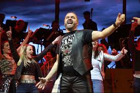 Wolfgang petry kündigt mit der single kämpfer sein neues album auf das leben an. Das Ist Wahnsinn Das Wolfgang Petry Musical 2020 Wieder Auf Tour