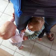 Beine nach rechts und links ablegen. Warum Pekip Tage Die Ganze Mama Fordern Kerstin Und Das Chaos