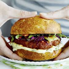 Recette De Hamburgers A La Sauce Barbecue Et Salade De Chou Rouge Coup De Pouce Food Food Network Recipes Coleslaw Burger
