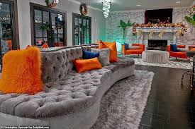 Rhoa Star Phaedra Parks Opens The Doors To Her 3 7m Atlanta Mansion To Show Off Her Decorations Daily Mail Online In 2020 Atlanta Mansions Home Home Furnishings