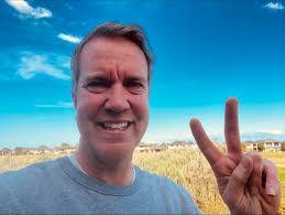 Sean Cull's Instagram, Twitter & Facebook