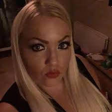 Size 14 mum claims she was sacked from job at Yates because she was "too  fat"