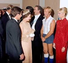 Paul hogan was born on the eighth day of october 1939 in lightning ridge, new south wales, australia. No Sleeve Shirt And Shorts On Crocodile Dundee Aka Paul Hogan Meets Queen Elizabeth Ii At The Sydney Opera Hous Crocodile Dundee Paul Hogan Olivia Newton John