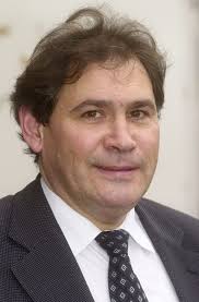 Marchand Brother' Peter (66) voorwaardelijk vrij in onderzoek naar  grootschalige witwas: betrapt met sporttas vol zwart geld in bankkantoor