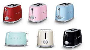 Petit Electromenager Smeg Coup D Oeil Dans Le Retro Small Appliances Retro Kitchen Appliances