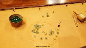 Permainan tradisional adalah permainan yang sudah ada sejak zaman dahulu, dimainkan dari generasi ke permainan kelereng sering juga disebut dengan permainan gundu atau guli. Permainan Tradisional Guli Hazlamanuar