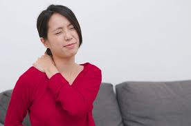 Silakan baca bagaimana cara mengatasi sakit bahu dengan latihan gerakan memutar di artikel ini. Bahu Sering Nyeri Dan Kaku Hati Hati Frozen Shoulder