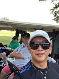 Disc golf player scores birdie