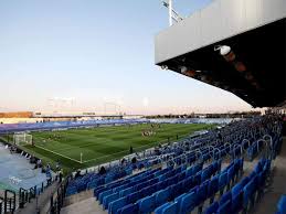 Carvajal tenta desarmar vinicius junior — foto: How The Alfredo Di Stefano Became A Five Star Stadium Fit For El Clasico Football News Times Of India